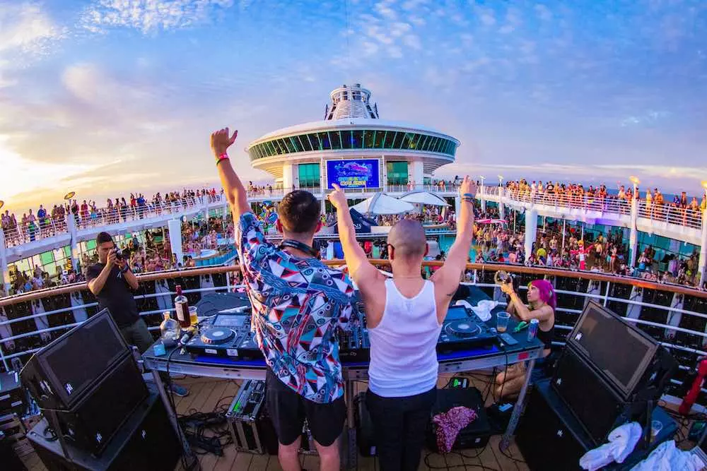 https://discotech.me/miami/groove-cruise/